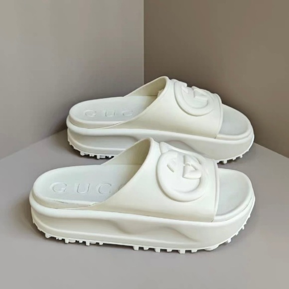 Gucci White Sandals - Picture 1 of 4